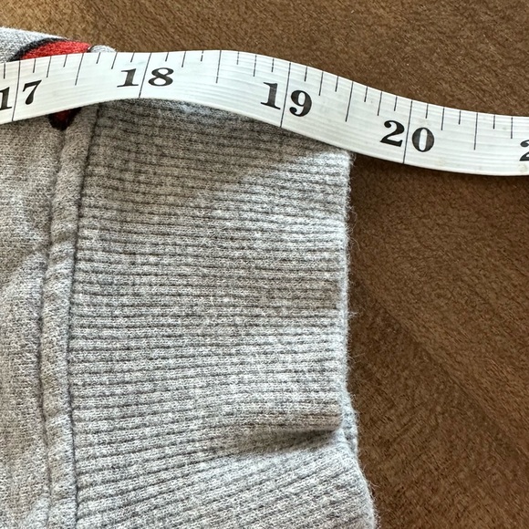 ❤️ Kule - The Oversized Hearts Sweatshirt in Heather Grey ❤️ - Picture 7 of 8